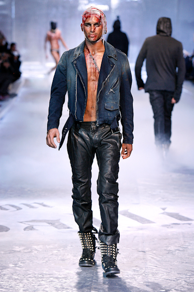 desfiles-johngalliano-parisinverno2008men-138