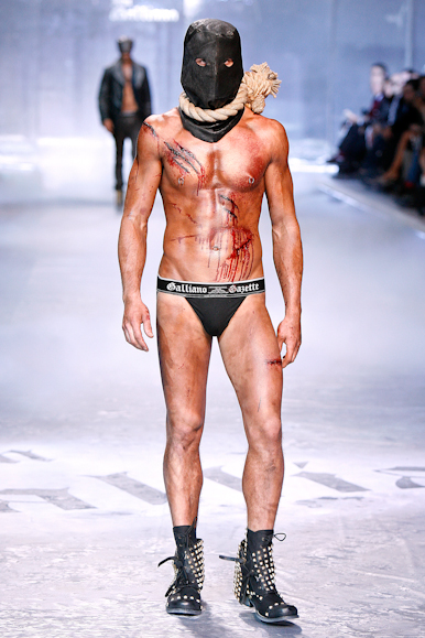 desfiles-johngalliano-parisinverno2008men-139