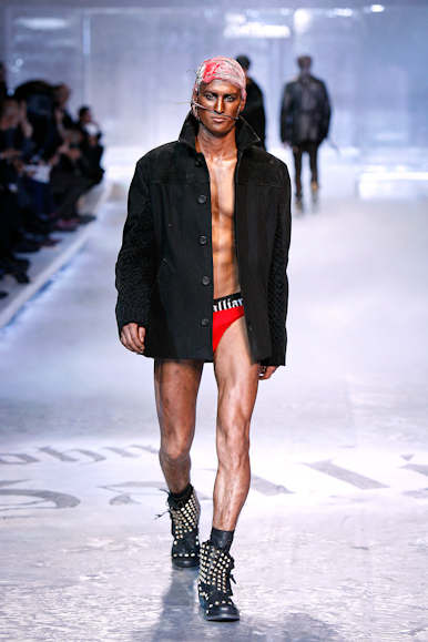 desfiles-johngalliano-parisinverno2008men-141