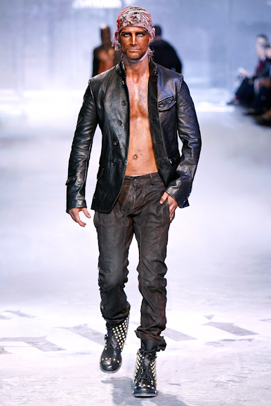 desfiles-johngalliano-parisinverno2008men-143