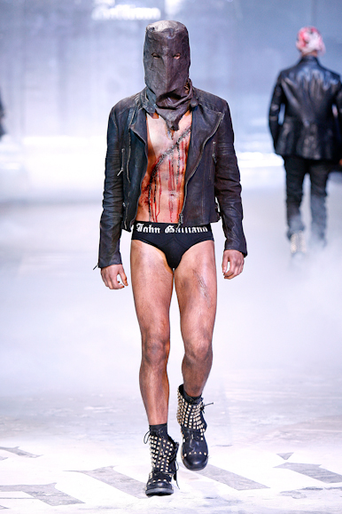 desfiles-johngalliano-parisinverno2008men-144