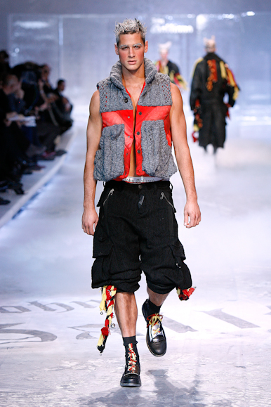 desfiles-johngalliano-parisinverno2008men-147