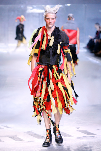 desfiles-johngalliano-parisinverno2008men-148