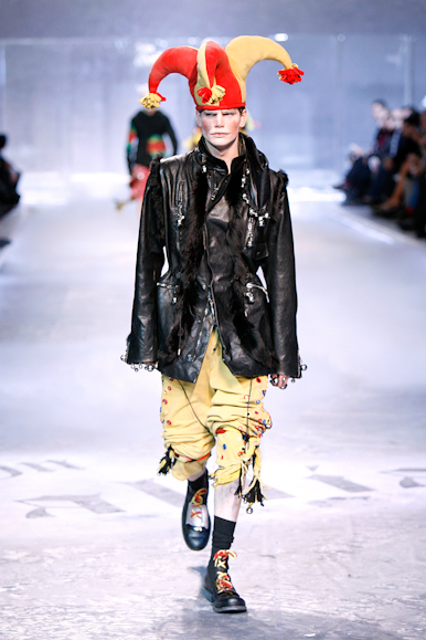 desfiles-johngalliano-parisinverno2008men-149