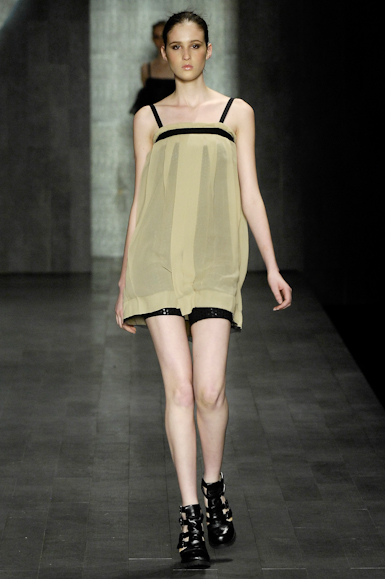 desfiles-zoomp-saopauloinverno2008rtw-115
