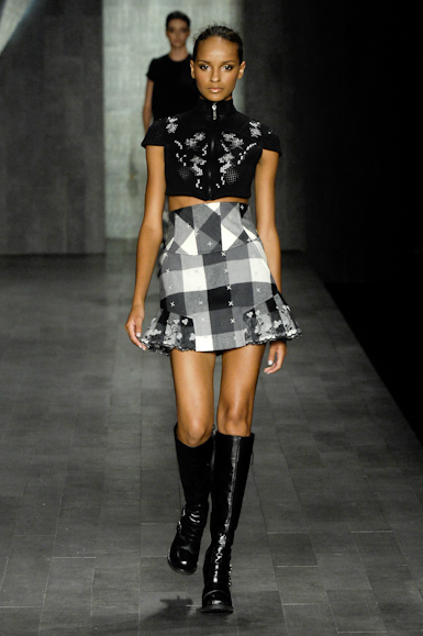 desfiles-zoomp-saopauloinverno2008rtw-124