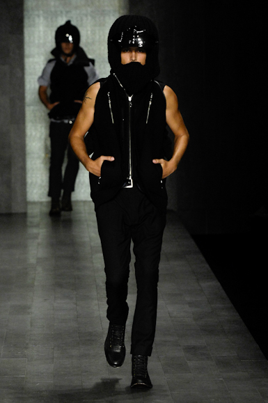desfiles-zoomp-saopauloinverno2008rtw-130