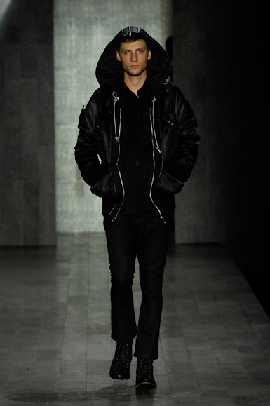 desfiles-zoomp-saopauloinverno2008rtw-136