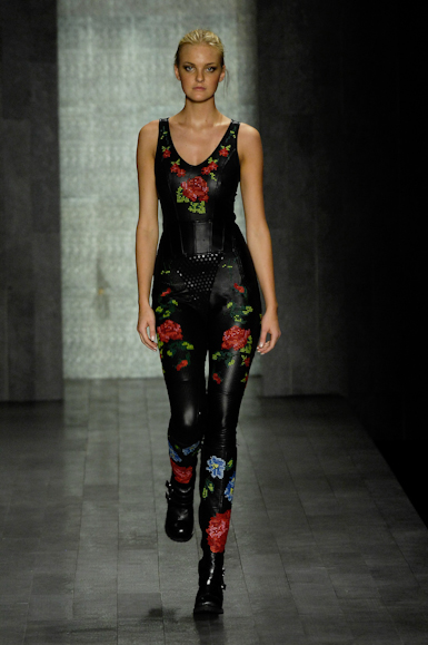 desfiles-zoomp-saopauloinverno2008rtw-148