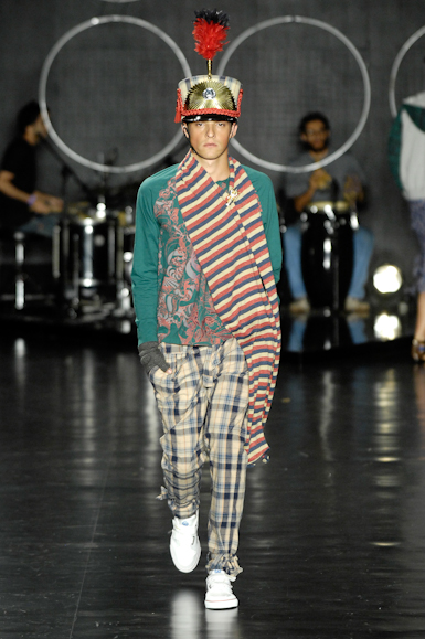 desfiles-vrom-saopauloinverno2008rtw-109