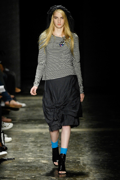 desfiles-simonenunes-saopauloinverno2008rtw-104