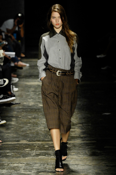 desfiles-simonenunes-saopauloinverno2008rtw-110