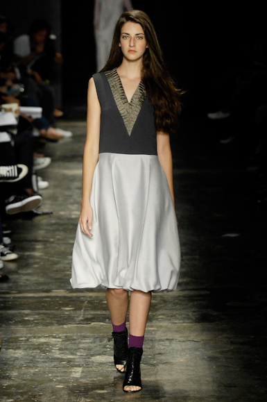 desfiles-simonenunes-saopauloinverno2008rtw-112