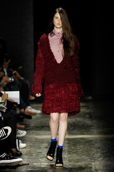 desfiles-simonenunes-saopauloinverno2008rtw-116