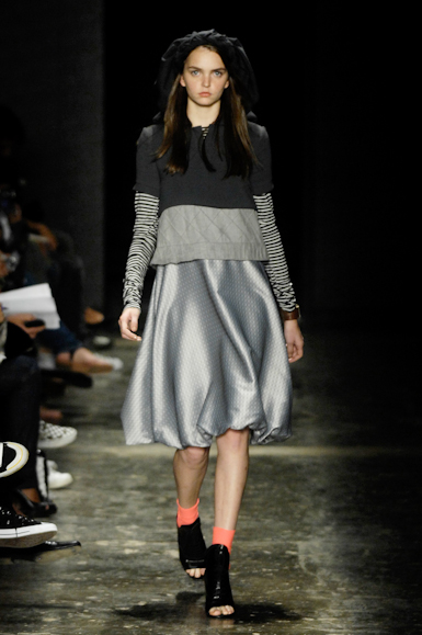 desfiles-simonenunes-saopauloinverno2008rtw-121