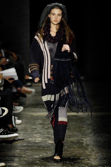 desfiles-simonenunes-saopauloinverno2008rtw-124