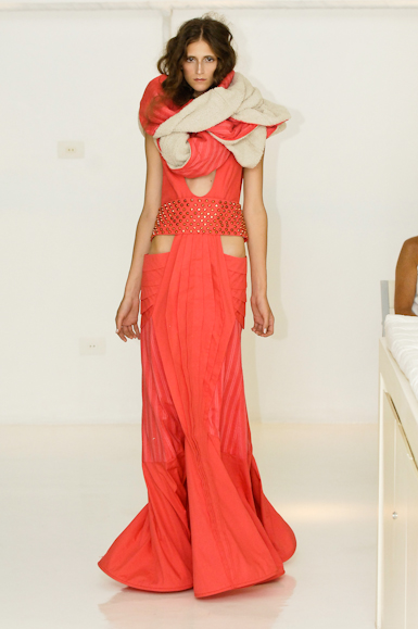 desfiles-raiadegoeye-saopauloinverno2008rtw-100