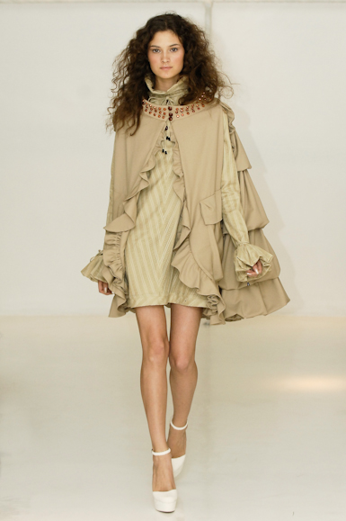 desfiles-raiadegoeye-saopauloinverno2008rtw-101