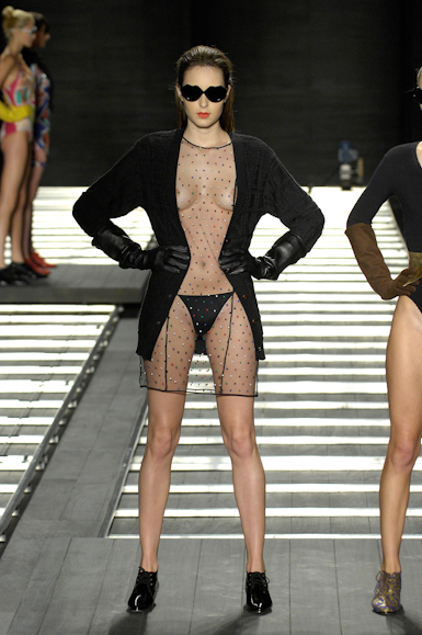 desfiles-neon-saopauloinverno2008rtw-122