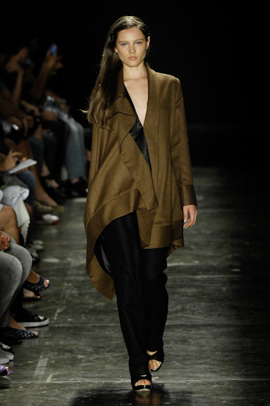 desfiles-lorenzomerlino-saopauloinverno2008rtw-103