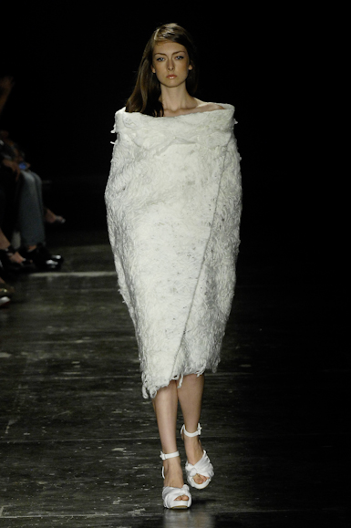 desfiles-lorenzomerlino-saopauloinverno2008rtw-106