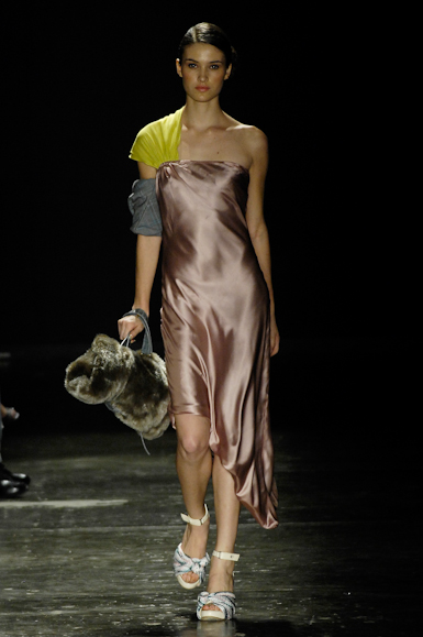 desfiles-lorenzomerlino-saopauloinverno2008rtw-126