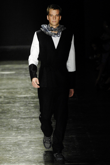 desfiles-lorenzomerlino-saopauloinverno2008rtw-134