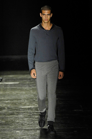 desfiles-lorenzomerlino-saopauloinverno2008rtw-140