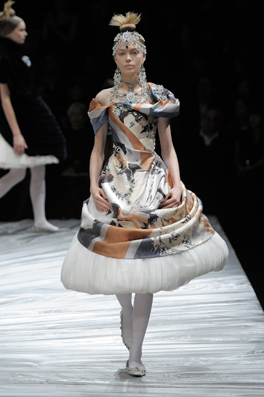 desfiles-amcqueen-paris-inverno2008rtw-128