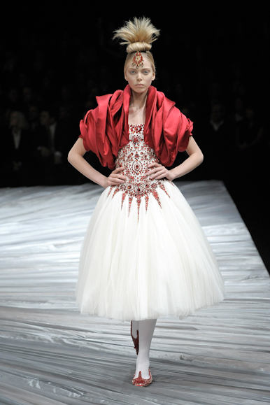desfiles-amcqueen-paris-inverno2008rtw-138