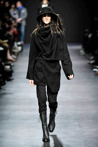 desfiles-anndemeulemeester-paris-inverno2008rtw-101