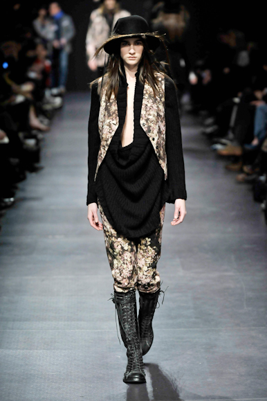 desfiles-anndemeulemeester-paris-inverno2008rtw-105
