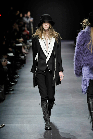 desfiles-anndemeulemeester-paris-inverno2008rtw-127