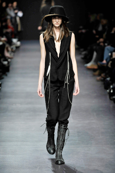 desfiles-anndemeulemeester-paris-inverno2008rtw-137