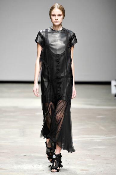 desfiles-ckane-londresinverno2008rtw-108