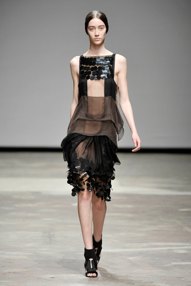 desfiles-ckane-londresinverno2008rtw-111