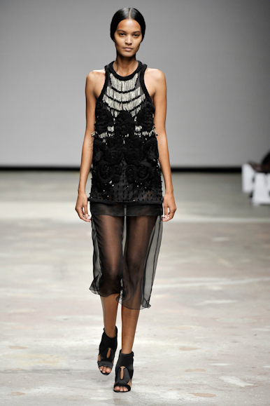 desfiles-ckane-londresinverno2008rtw-113
