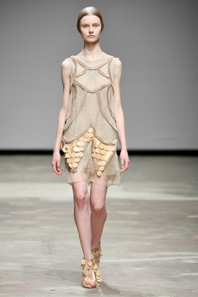 desfiles-ckane-londresinverno2008rtw-117