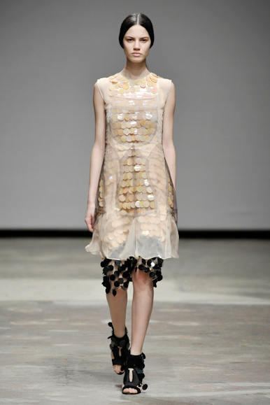 desfiles-ckane-londresinverno2008rtw-119