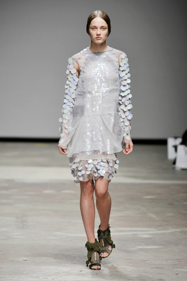 desfiles-ckane-londresinverno2008rtw-123