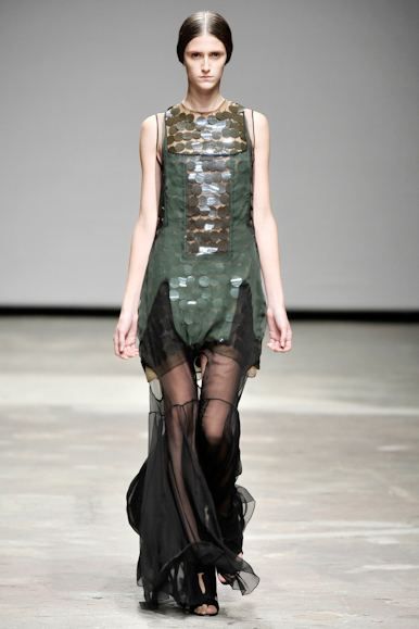 desfiles-ckane-londresinverno2008rtw-125