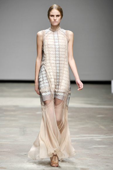 desfiles-ckane-londresinverno2008rtw-126