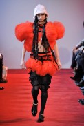 desfiles-commedesgarcons-parisinverno2008rtw-100