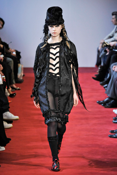 desfiles-commedesgarcons-parisinverno2008rtw-129