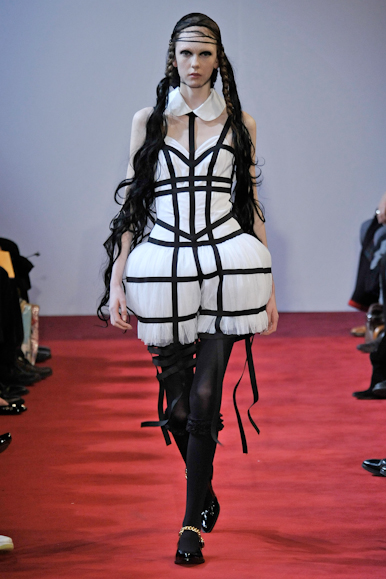 desfiles-commedesgarcons-parisinverno2008rtw-140