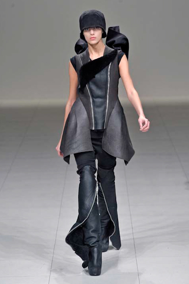 desfiles-rickowens-parisinverno2008rtw-113