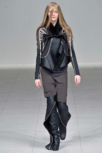 desfiles-rickowens-parisinverno2008rtw-123