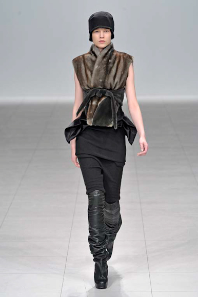 desfiles-rickowens-parisinverno2008rtw-133
