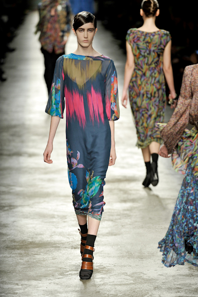 desfiles-driesvannoten-parisinverno2008rtw-136