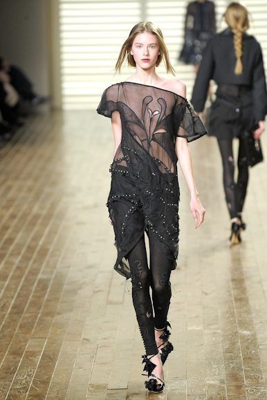 desfiles-chloe-parisinverno2008rtw-102
